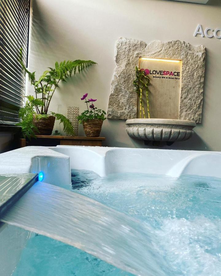 Love Space Sensory Spa & Relax Suite Santa Maria delle Mole 外观 照片