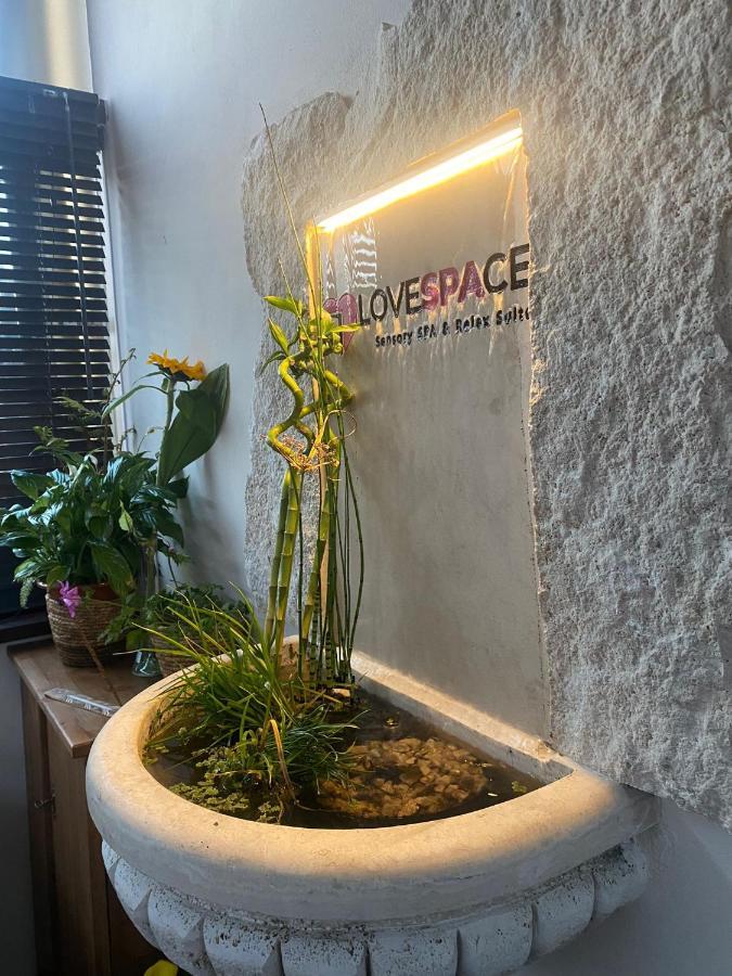 Love Space Sensory Spa & Relax Suite Santa Maria delle Mole 外观 照片